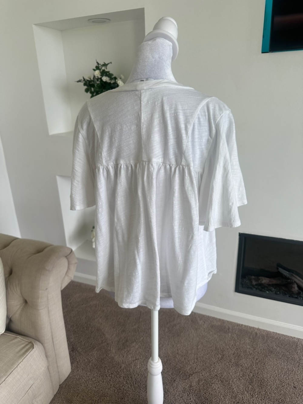 LNA clothing Relaxed White Women’s Peasant Top with Gathered Yoke - Picture 4 of 7
